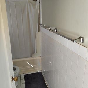 אלמירה Private 1 Bedroom Shared Bath Exterior photo