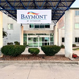 מלון Baymont By Wyndham Kingdom City Exterior photo