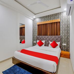 ואדודרה Oyo Hotel Md Grand Ac Rooms Exterior photo