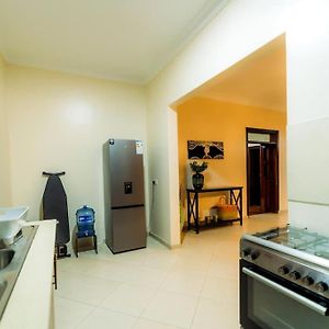 קמפאלה Julz Place 3 Bedroom Apartment Bukasa Muyenga Exterior photo