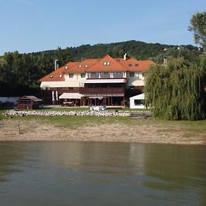 Vác Camelot Club Hotel Exterior photo