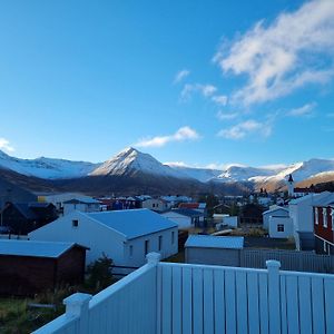 דירות Siglufjordur The Painter'S House With View And Balcony Exterior photo