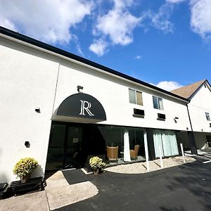 מערב ספרינגפילד Regency Inn & Suites Exterior photo