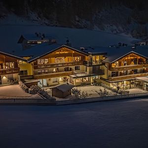 Ahrntal Martinshof Berg Herz Hotel Exterior photo