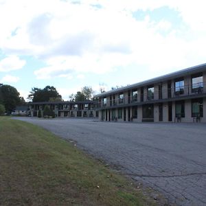 Bancroft Inn & Suites Exterior photo