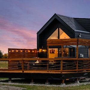 דירות Modern Tiny Cabin, With Hot Tub In Choteau Mt Exterior photo