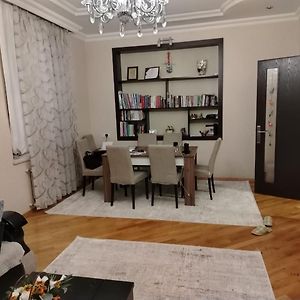 באקו House With 3 Bedrooms,1 Living Room And A Kitchen In Bakikhanov District, Near Tolkuchka Exterior photo