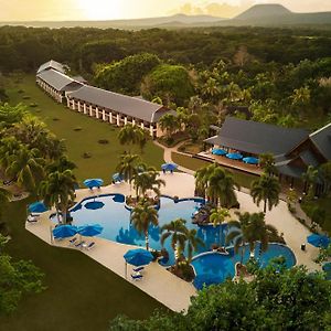 Mulifanua Sheraton Samoa Beach Resort Exterior photo