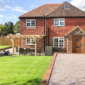 Itchingfield Well Cottage Exterior photo