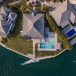 ביילי טאון Private Island Luxury Villa Exterior photo