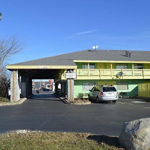 Brookville Inn By Oyo Near Dayton International Airport Exterior photo