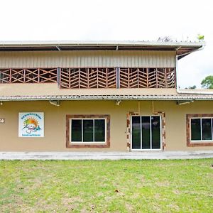 Kampong Bongaliu Capital O 90557 Dedsaan Beach Village Exterior photo