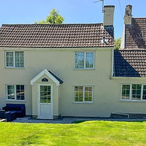 Iron Acton Commonwealth Cottage Exterior photo