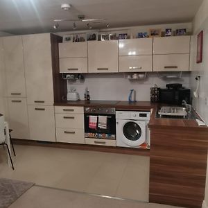 ווקינגהאם Cosy Apartment Near Lidl Exterior photo