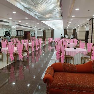 דהראדון Hotel Nj Portico By Standard Weddings And Party Maker Exterior photo