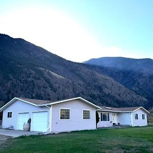 Keremeos Vineyard Vacation Home Exterior photo