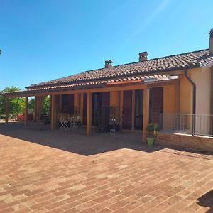 לינה וארוחת בוקר Fontecorniale Il Casolare Country House Exterior photo