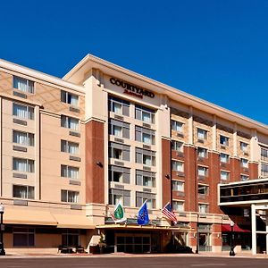 מלון Courtyard Fort Wayne Downtown At Grand Wayne Convention Center Exterior photo