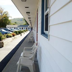 גרייט ברינגטון Monument Mountain Motel Exterior photo