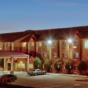 Los Lunas Western Skies Inn & Suites Exterior photo