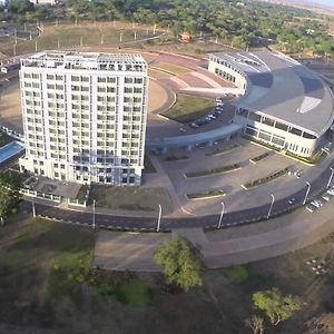 לילונגווה President Hotel At Umodzi Park Exterior photo