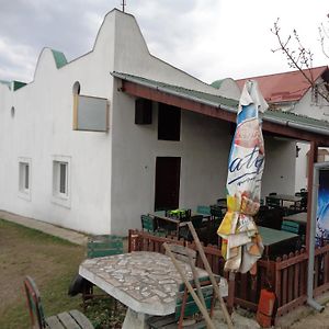 מלון Caransebeş Gasthaus Enduro Bica Exterior photo