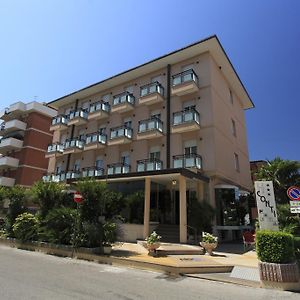 רימיני Hotel Conti Exterior photo