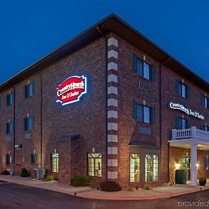 Country Hearth Inn & Suites אדוארדסוויל Exterior photo