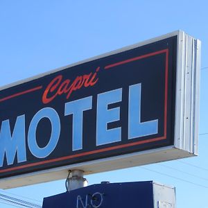 סקוטסבלאף Capri Motel Exterior photo