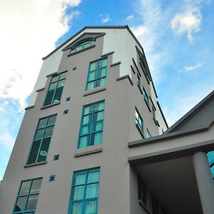 Kuala Belait Tat Place Hotel Exterior photo