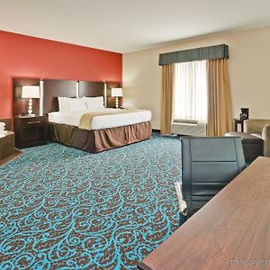 Holiday Inn Express Hotel & Suites ניו פילדלפיה Exterior photo