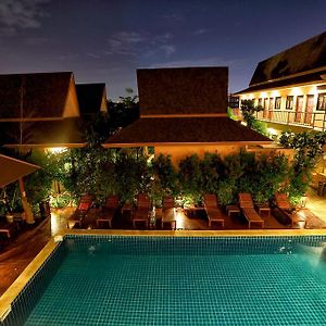 בנגקוק Ploykhumthong Boutique Resort Exterior photo