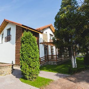 מלון Brebeni Casa Cu Nuc Exterior photo
