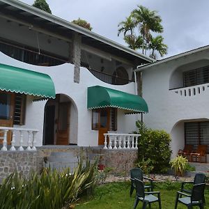 De Quincey Village Calypha Guest House Exterior photo