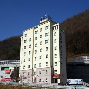 Taebaek Ls Tourist Hotel Exterior photo