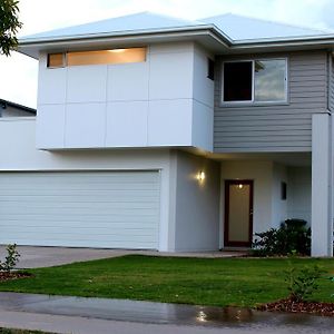 מקיי Petrie Beach Holiday Home Exterior photo