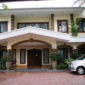 סוראבאיה Hotel Grand Sumatera Exterior photo