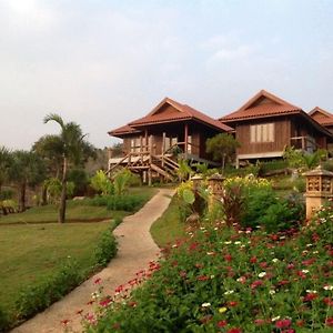 לואי Maan Mek Talay Mok Resort Exterior photo