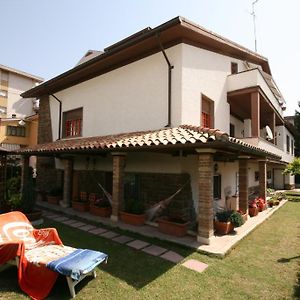 Pratola Peligna La Villa Exterior photo