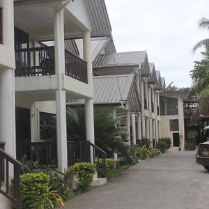 סיגטוקה Shalini Garden Hotel & Apartments Exterior photo