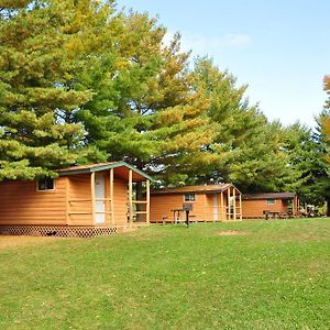 Elkhart Lake Plymouth Rock Camping Resort One-Bedroom Cabin 4 Exterior photo