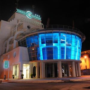 קוסנזה Hotel Centrale Exterior photo