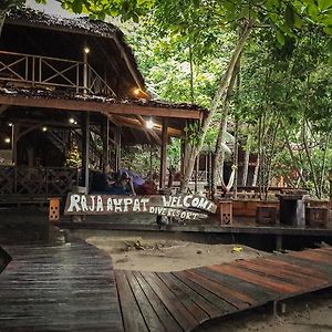 Tapokreng Raja Ampat Dive Resort Exterior photo