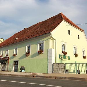 סלובנסקה ביסטריקה Guesthouse Veles Exterior photo