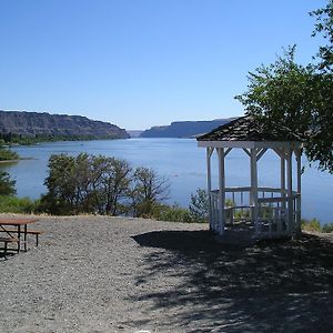 Trinidad Crescent Bar Camping Resort Studio Cabin 2 Exterior photo