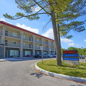 ווסאגה ביץ' Wasaga Riverdocks Hotel Suites Exterior photo