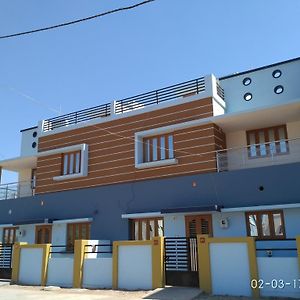 בהוי Omni Homestays Exterior photo