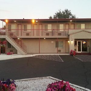 מוזס לייק Econo Lodge Exterior photo