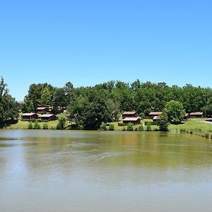 Boulogne-sur-Gesse Camping - Village Vacances Du Lac Exterior photo