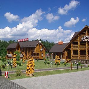 Klevanʼ Hotel And Restaurant Complex Skolmo Exterior photo